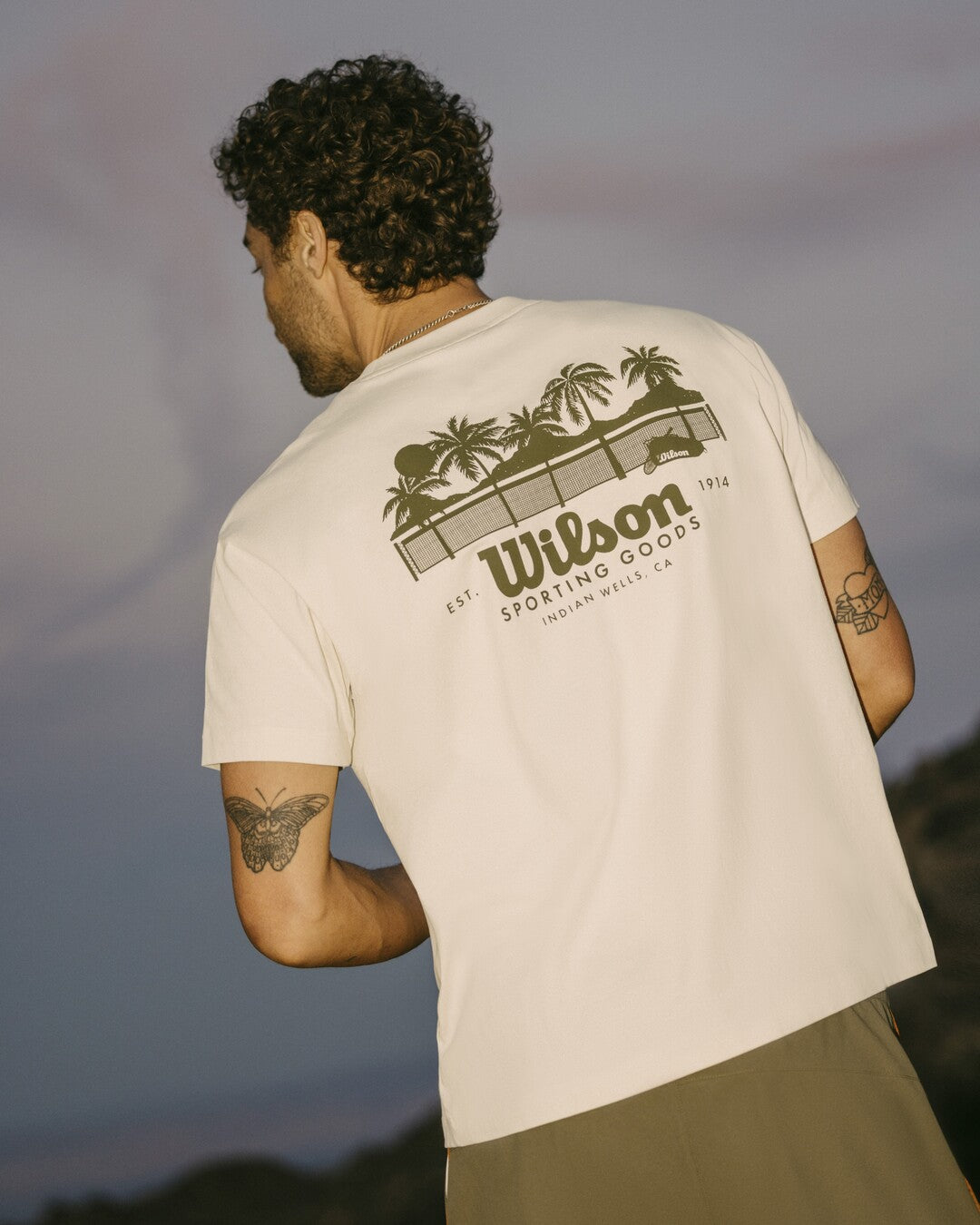 クラシックコットングラフィックTシャツ