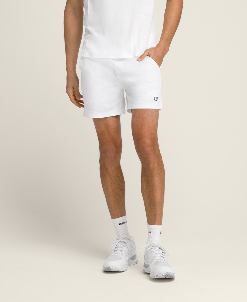 テニスボレー ショートパンツ 6インチ - ホワイト by Wilson Japan テニスボレー ショートパンツ 6インチ - ホワイト by Wilson Japan