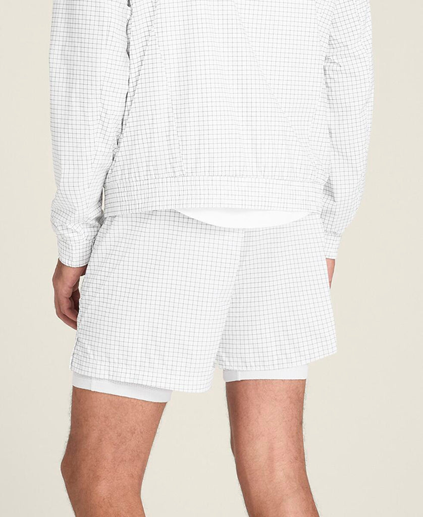 テニス ボレー ショートパンツ 6インチ - ホワイト グリッド by Wilson