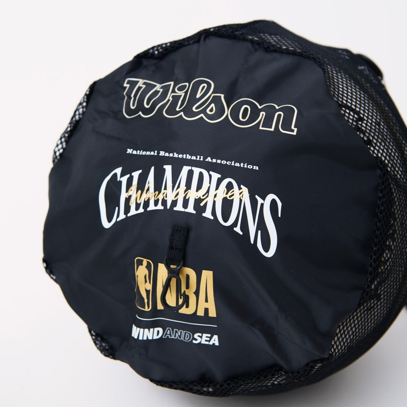 NBA × Wilson × WIND AND SEA トリプルコラボ シングルボールバッグ by