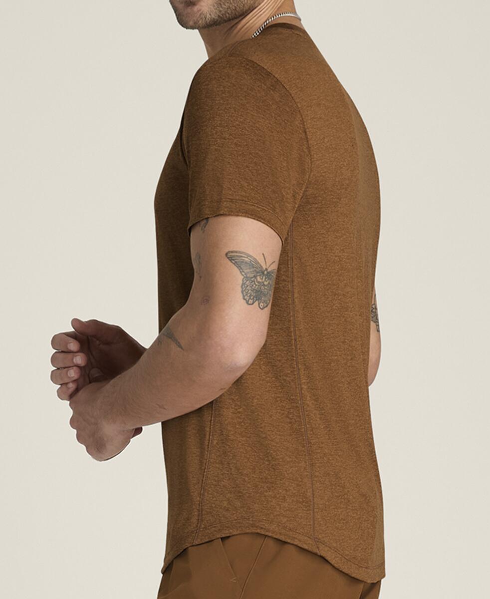 エブリデイパフォーマンスTシャツ - キャラメルカフェ