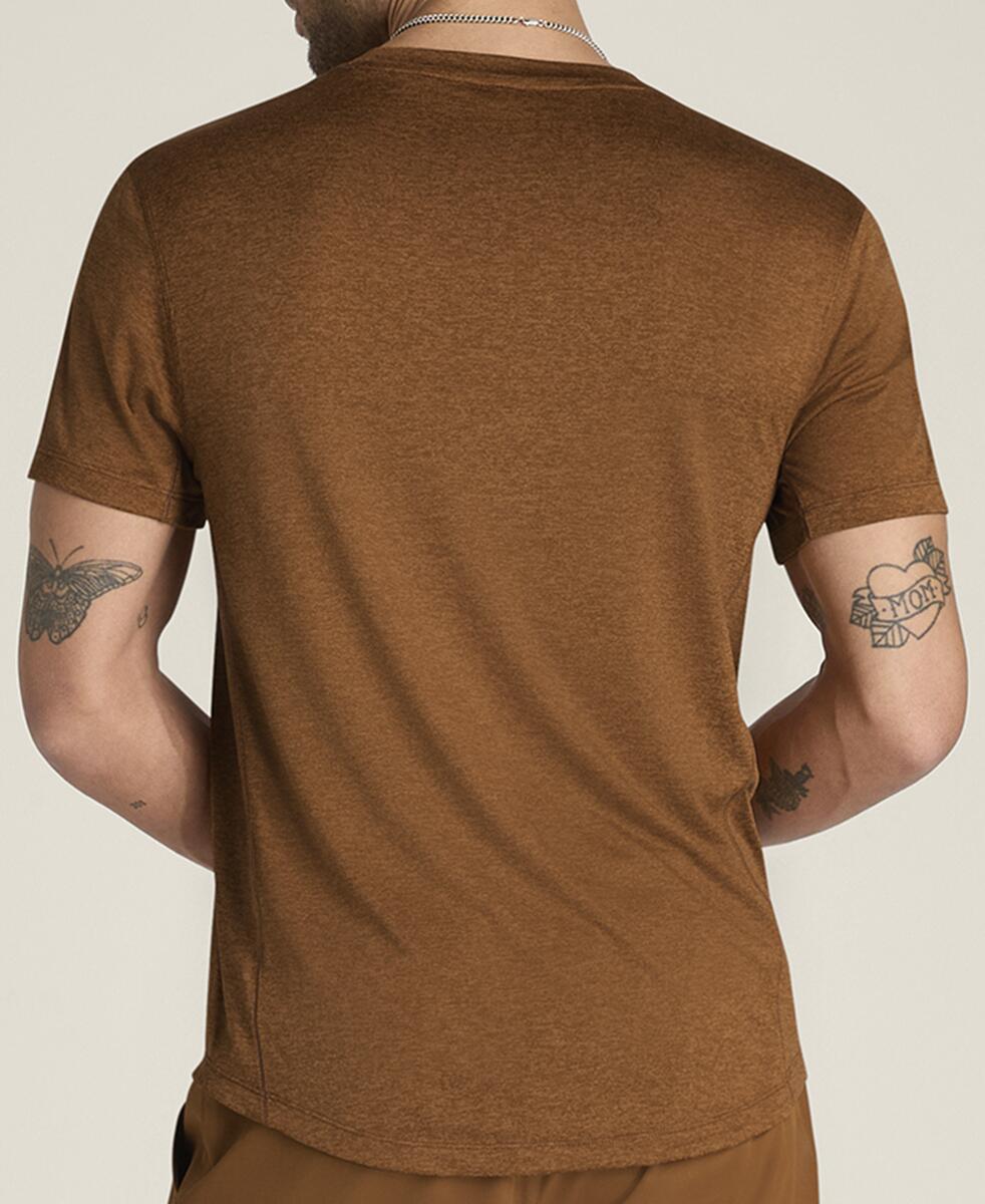 エブリデイパフォーマンスTシャツ - キャラメルカフェ