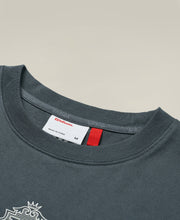 コートビュー グラフィック Tシャツ - ダスクブルー