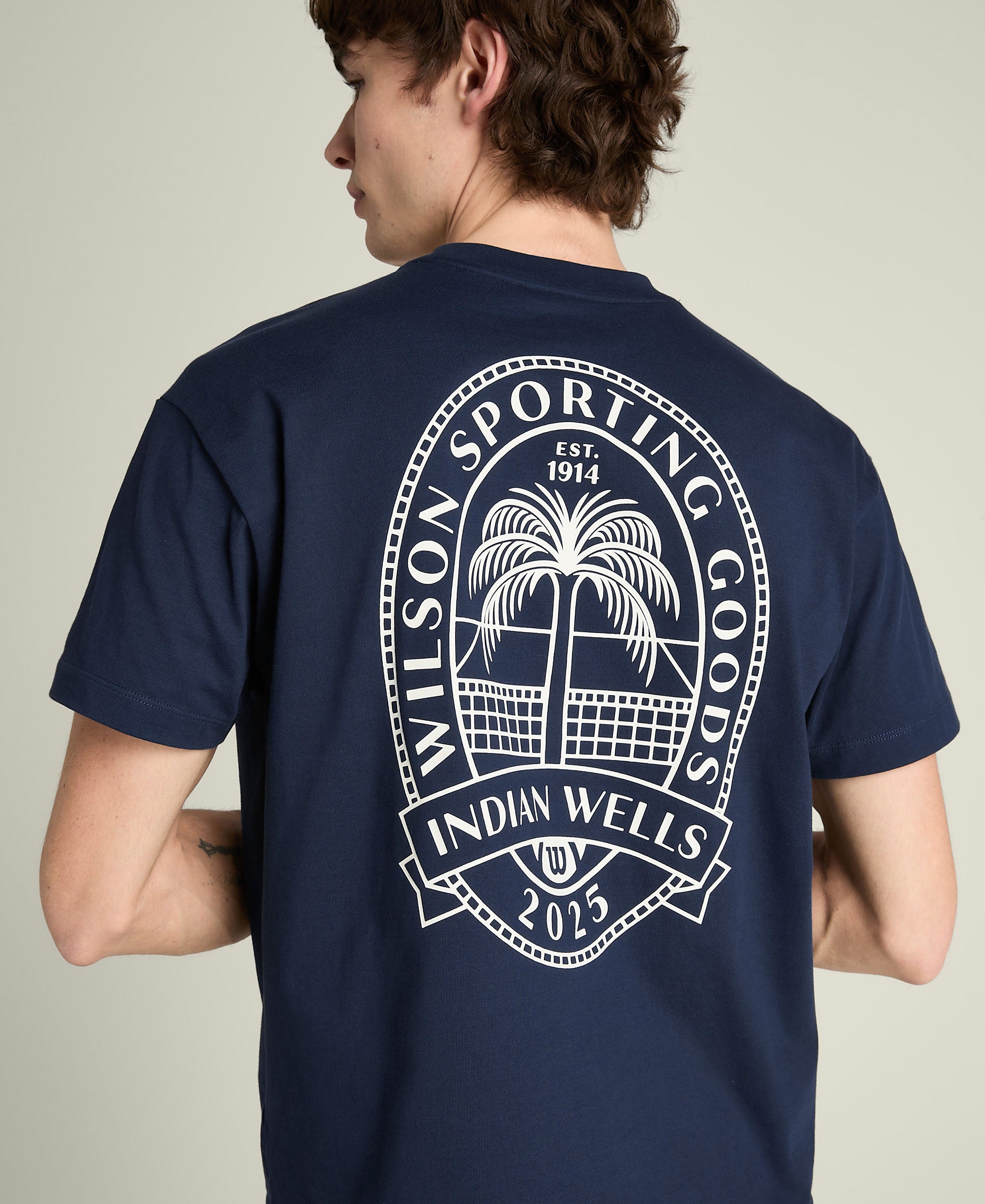 【ウィルソン】シャツ クラシックコットングラフィックTシャツ - ブルー by Wilson Japan