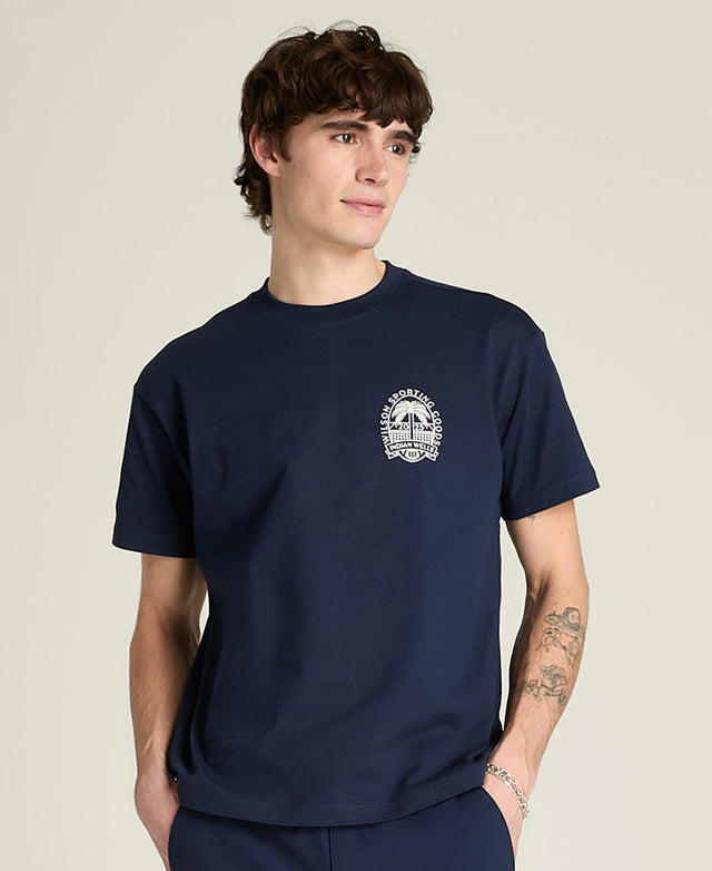 クラシックコットングラフィックTシャツ - ブルー by Wilson Japan