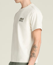 クラシックコットングラフィックTシャツ - サンドリフト