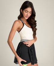 ヘッドライナー テニス ドレス - ブラック/サンド