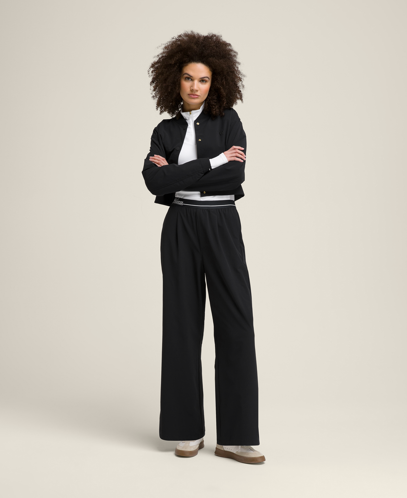 ウィン プリーツ パンツ - ブラック by Wilson Japan Sportswear ウィン プリーツ パンツ - ブラック by Wilson Japan Sportswear